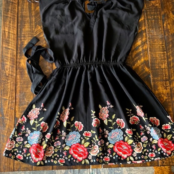 - Lauren Conrad Black Floral Dress - Picture 4 of 5